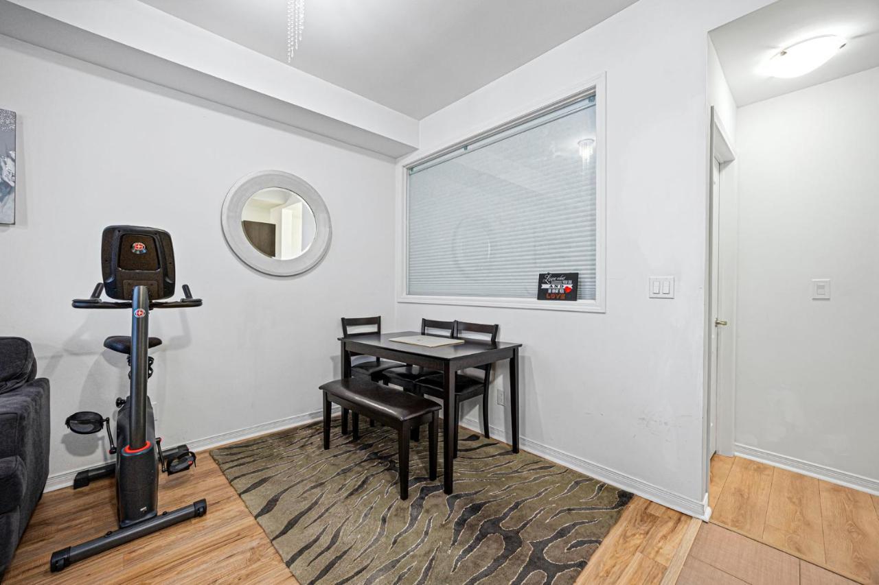 Appartamento Beautiful Townhouse Near Yorkdale Mall, Wilson Subway Toronto Esterno foto