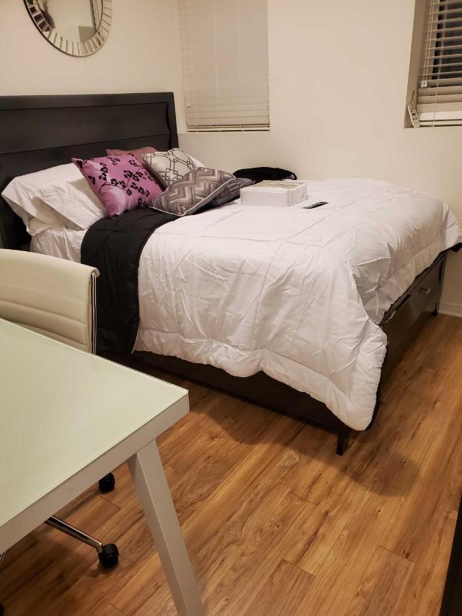 Appartamento Beautiful Townhouse Near Yorkdale Mall, Wilson Subway Toronto Esterno foto