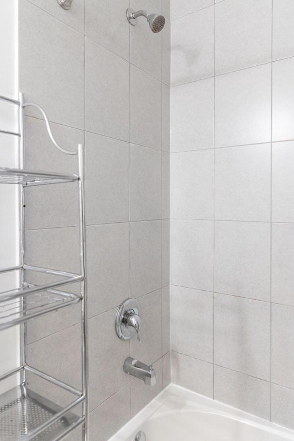 Appartamento Beautiful Townhouse Near Yorkdale Mall, Wilson Subway Toronto Esterno foto