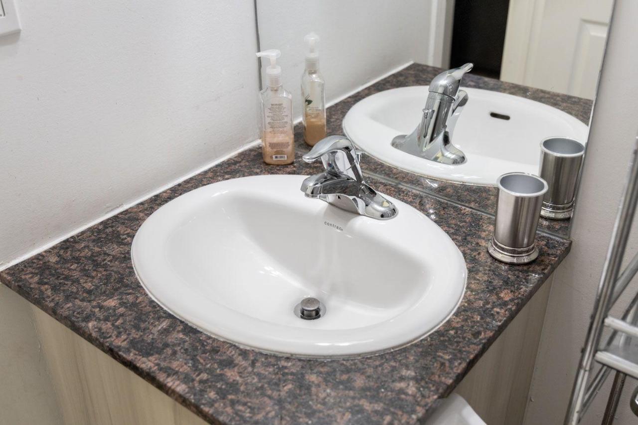 Appartamento Beautiful Townhouse Near Yorkdale Mall, Wilson Subway Toronto Esterno foto