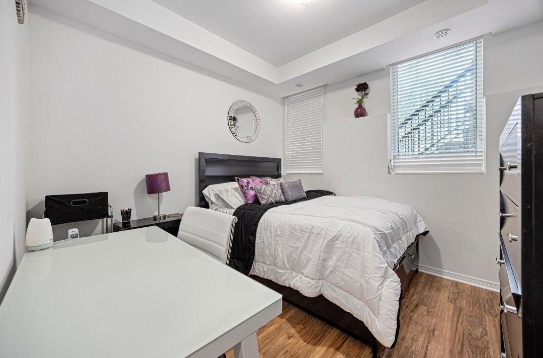 Appartamento Beautiful Townhouse Near Yorkdale Mall, Wilson Subway Toronto Esterno foto