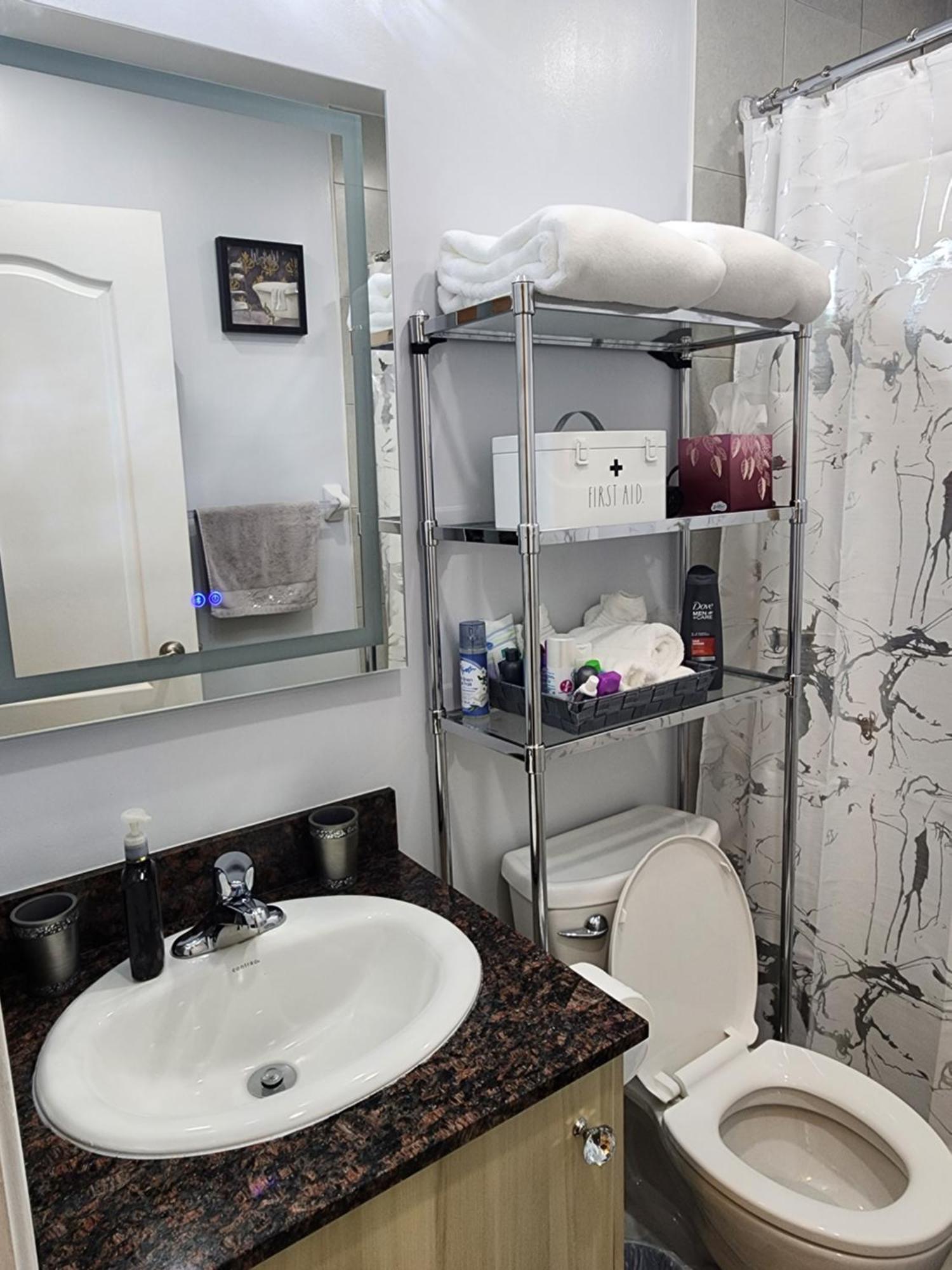 Appartamento Beautiful Townhouse Near Yorkdale Mall, Wilson Subway Toronto Esterno foto