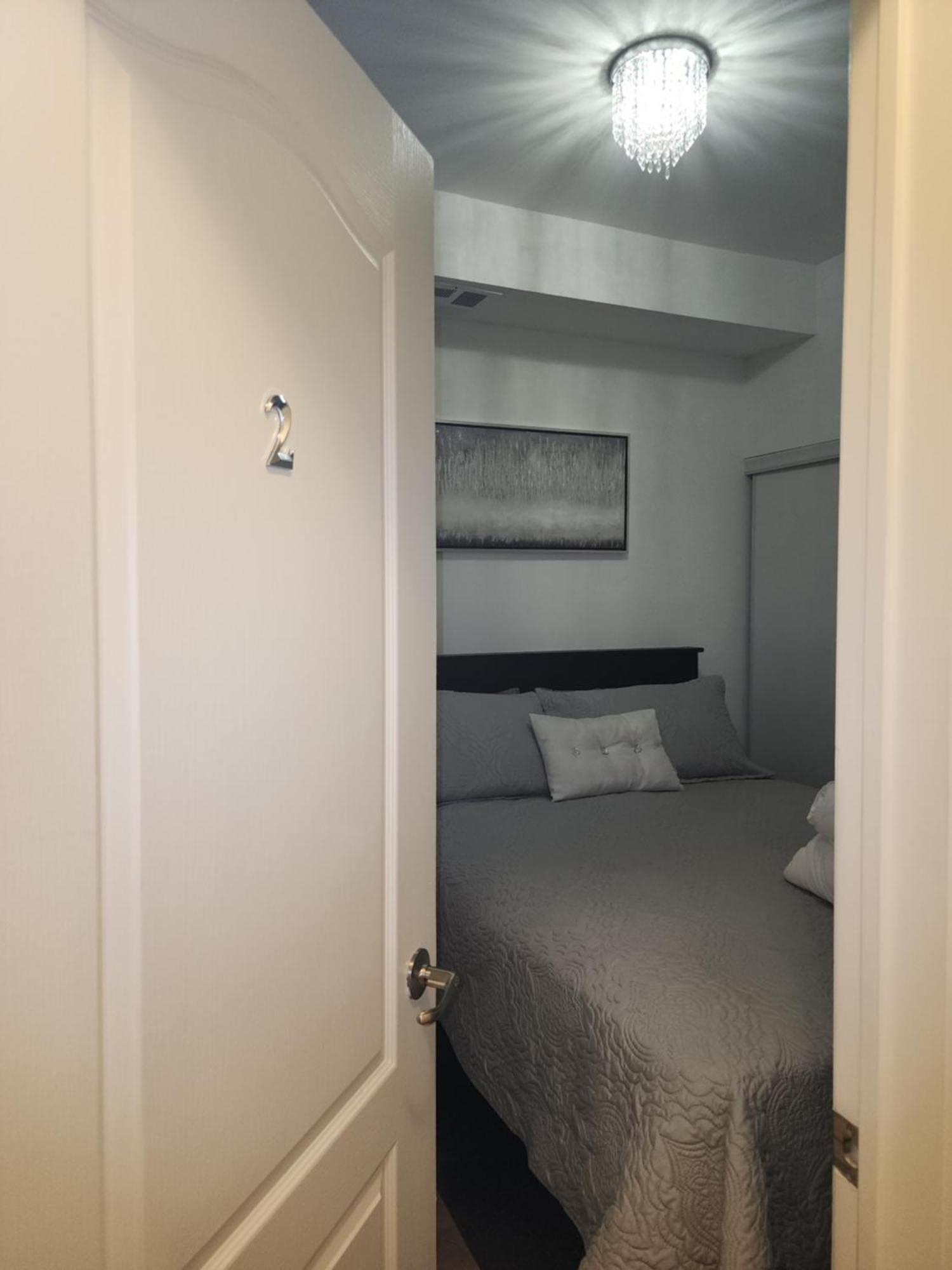 Appartamento Beautiful Townhouse Near Yorkdale Mall, Wilson Subway Toronto Esterno foto