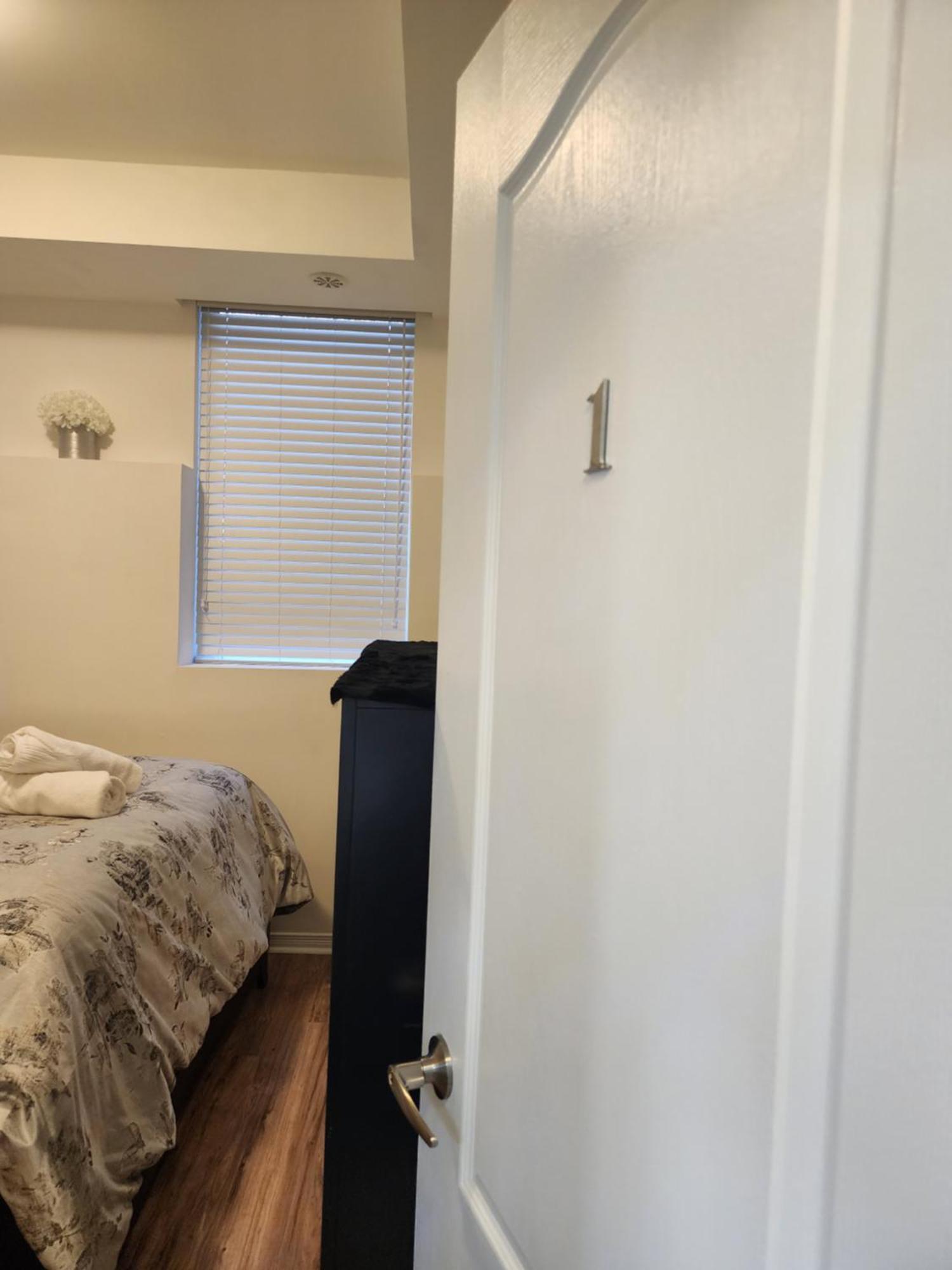 Appartamento Beautiful Townhouse Near Yorkdale Mall, Wilson Subway Toronto Esterno foto